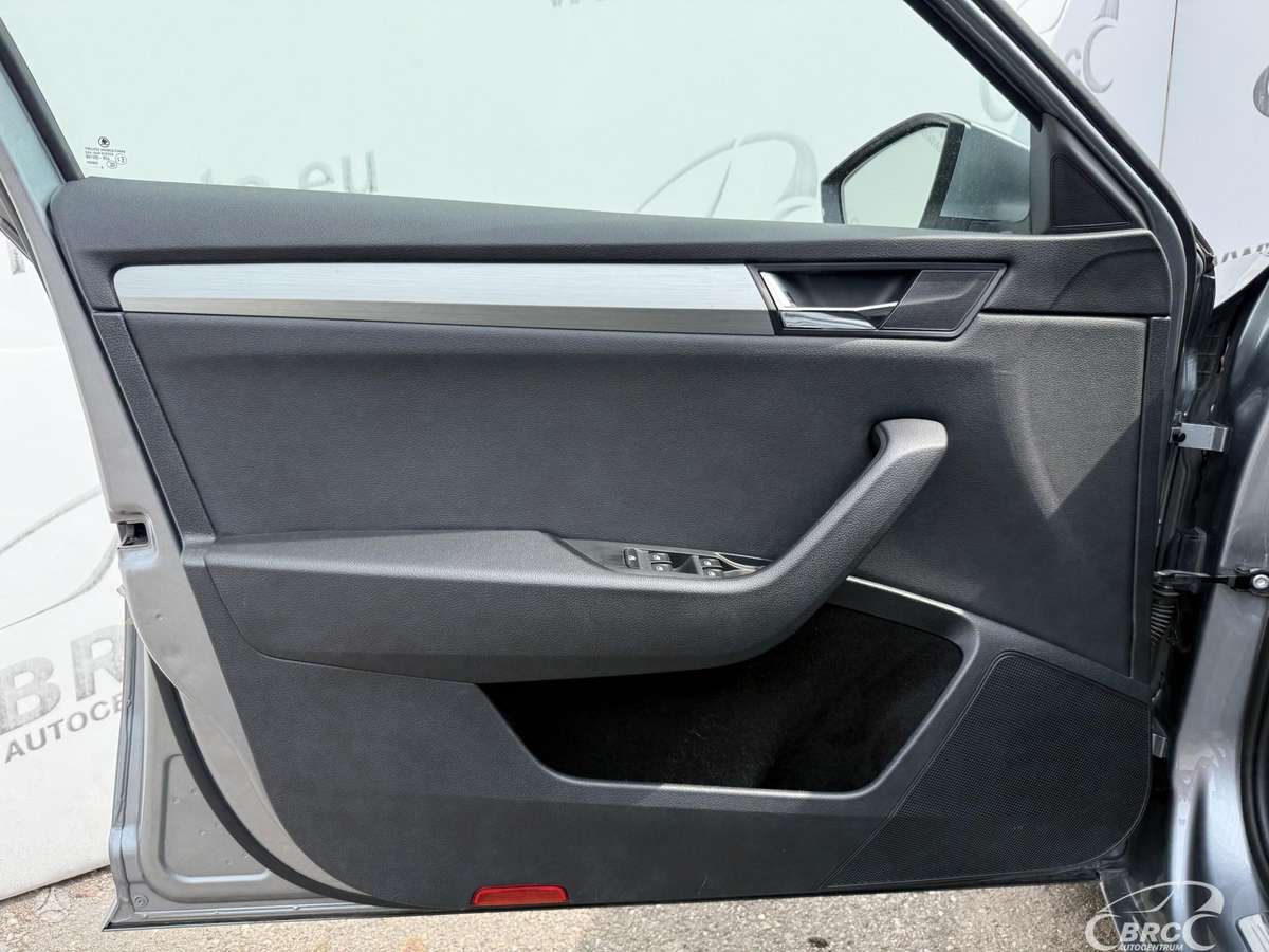 Skoda Superb, 1.6 l., Хэтчбек