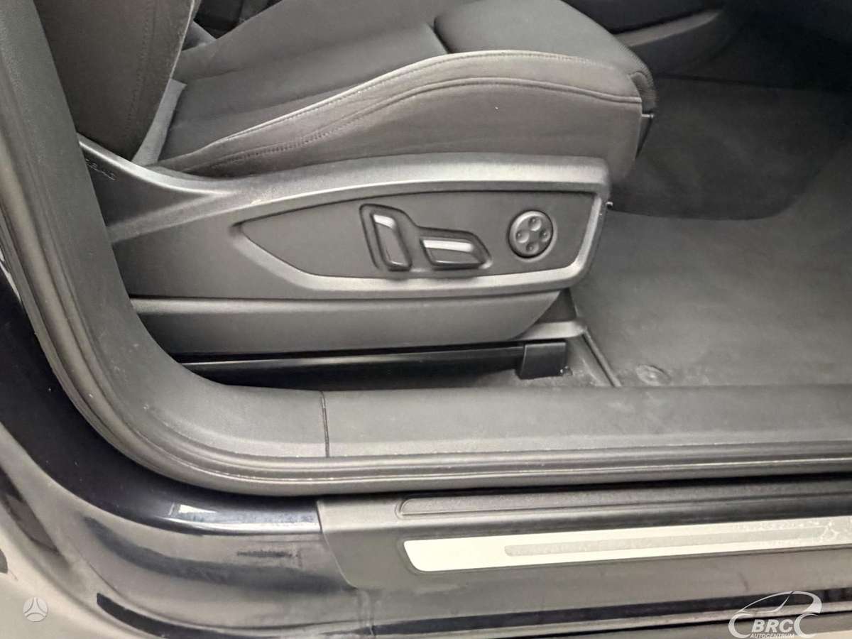 Audi Q5, 2.0 l., off-road / crossover