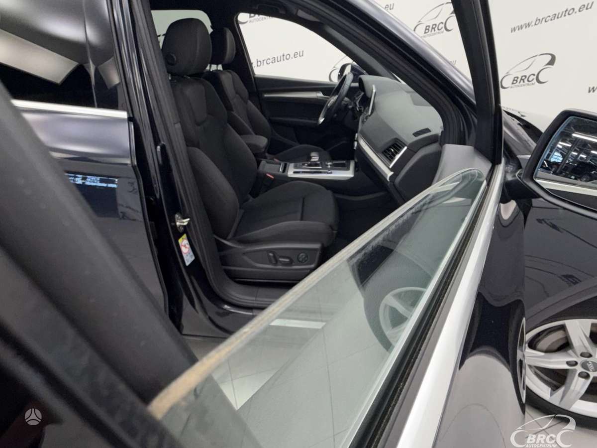 Audi Q5, 2.0 l., off-road / crossover