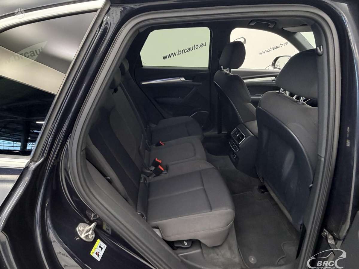 Audi Q5, 2.0 l., off-road / crossover