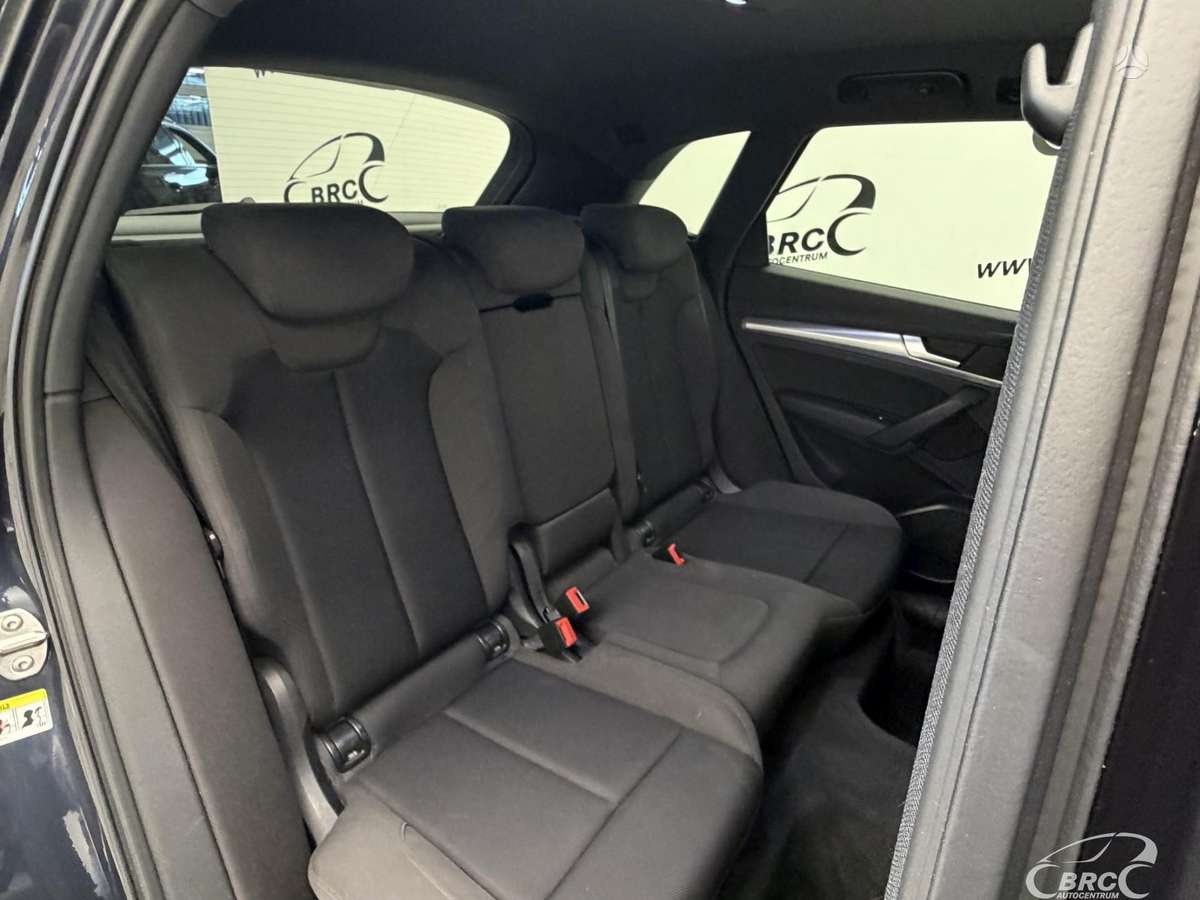Audi Q5, 2.0 l., off-road / crossover