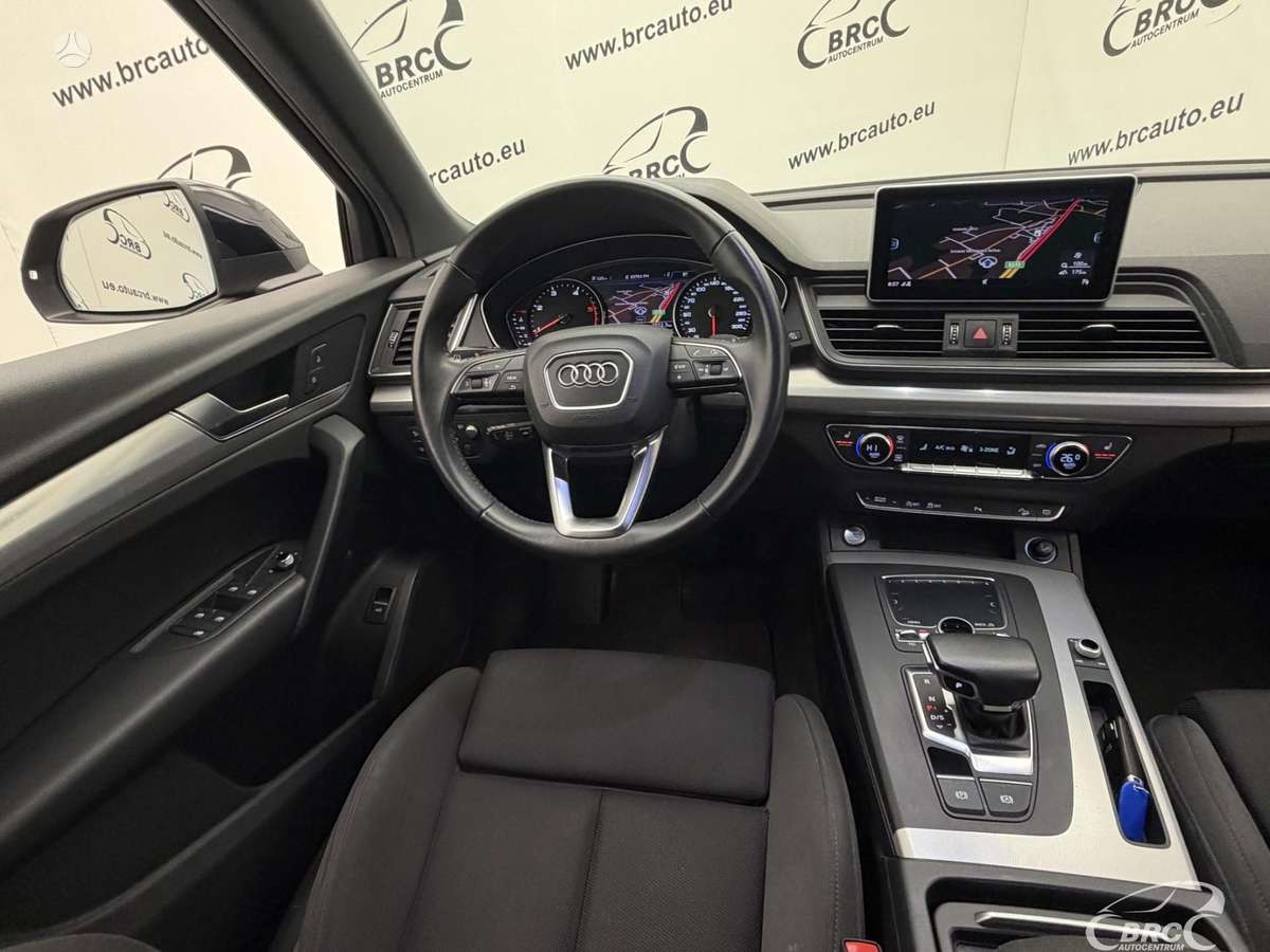 Audi Q5, 2.0 l., off-road / crossover