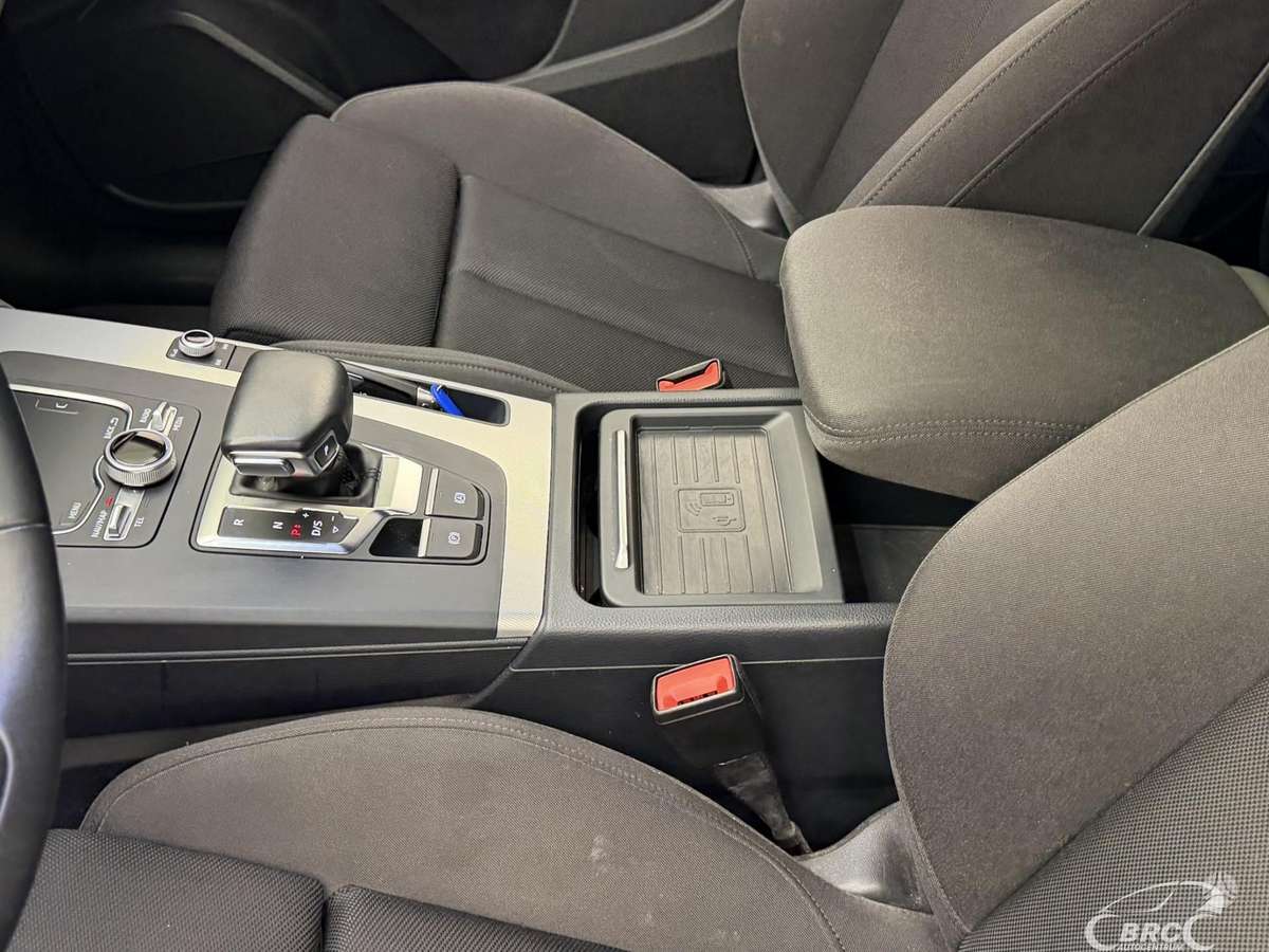 Audi Q5, 2.0 l., off-road / crossover