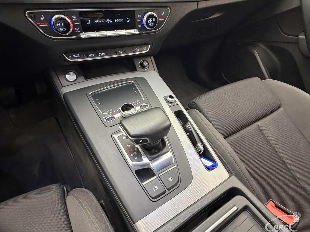 Audi Q5, 2.0 l., off-road / crossover
