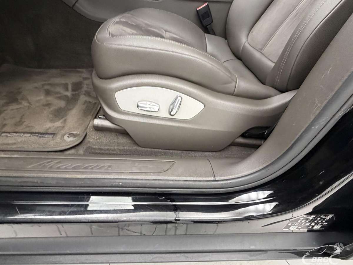 Porsche Macan, 2.0 l., Внедорожник / Кроссовер
