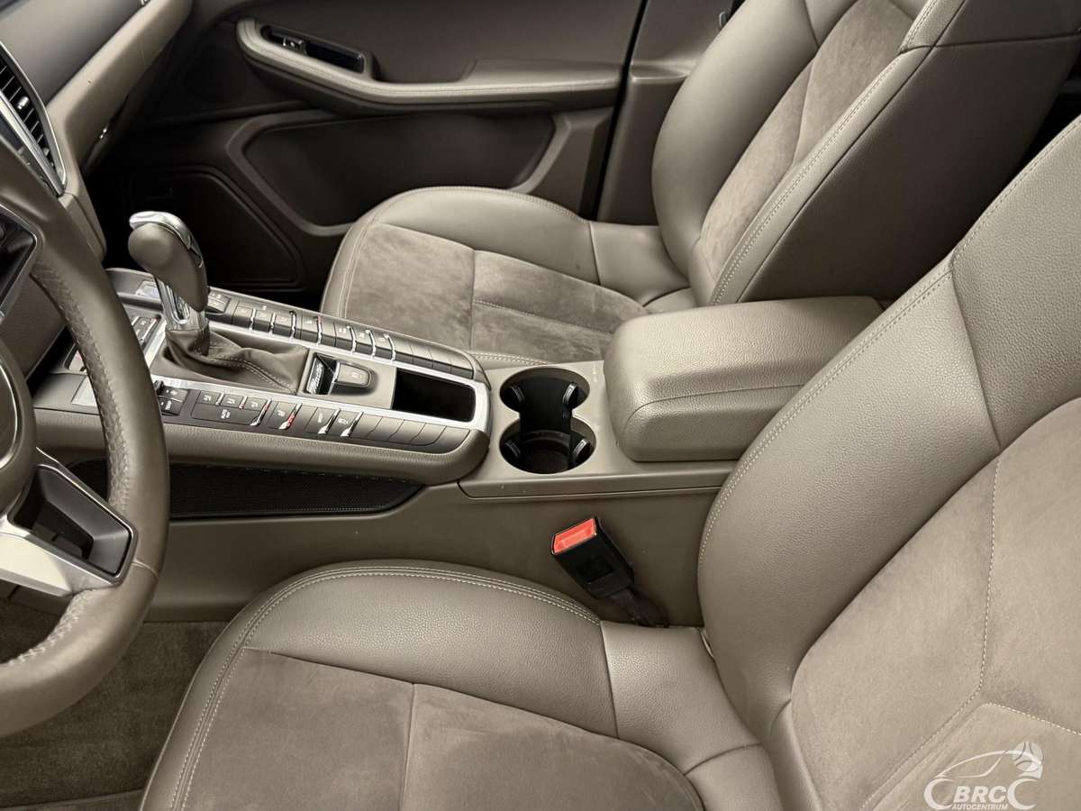 Porsche Macan, 2.0 l., off-road / crossover