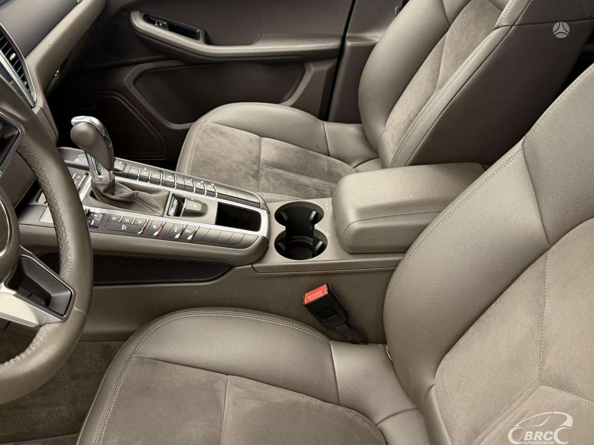 Porsche Macan, 2.0 l., Внедорожник / Кроссовер