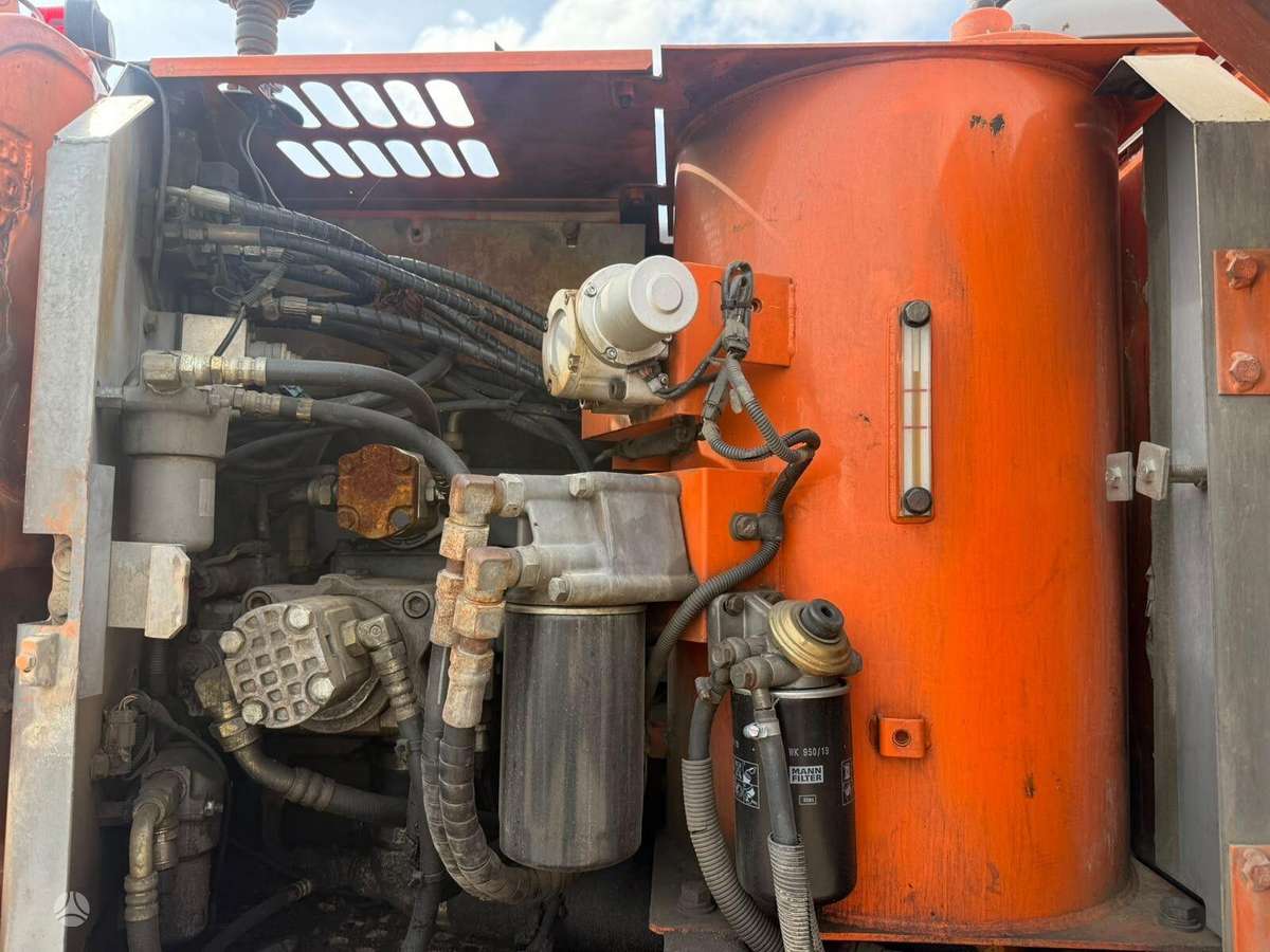 Hitachi ZX130W, excavator