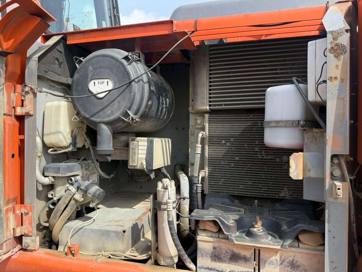 Hitachi ZX130W, excavator