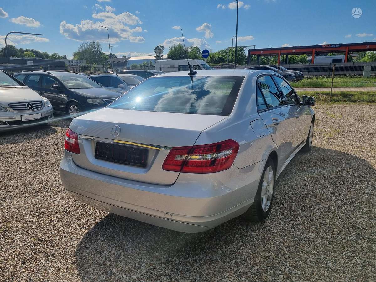Mercedes-Benz E200, 2.2 l., Седан