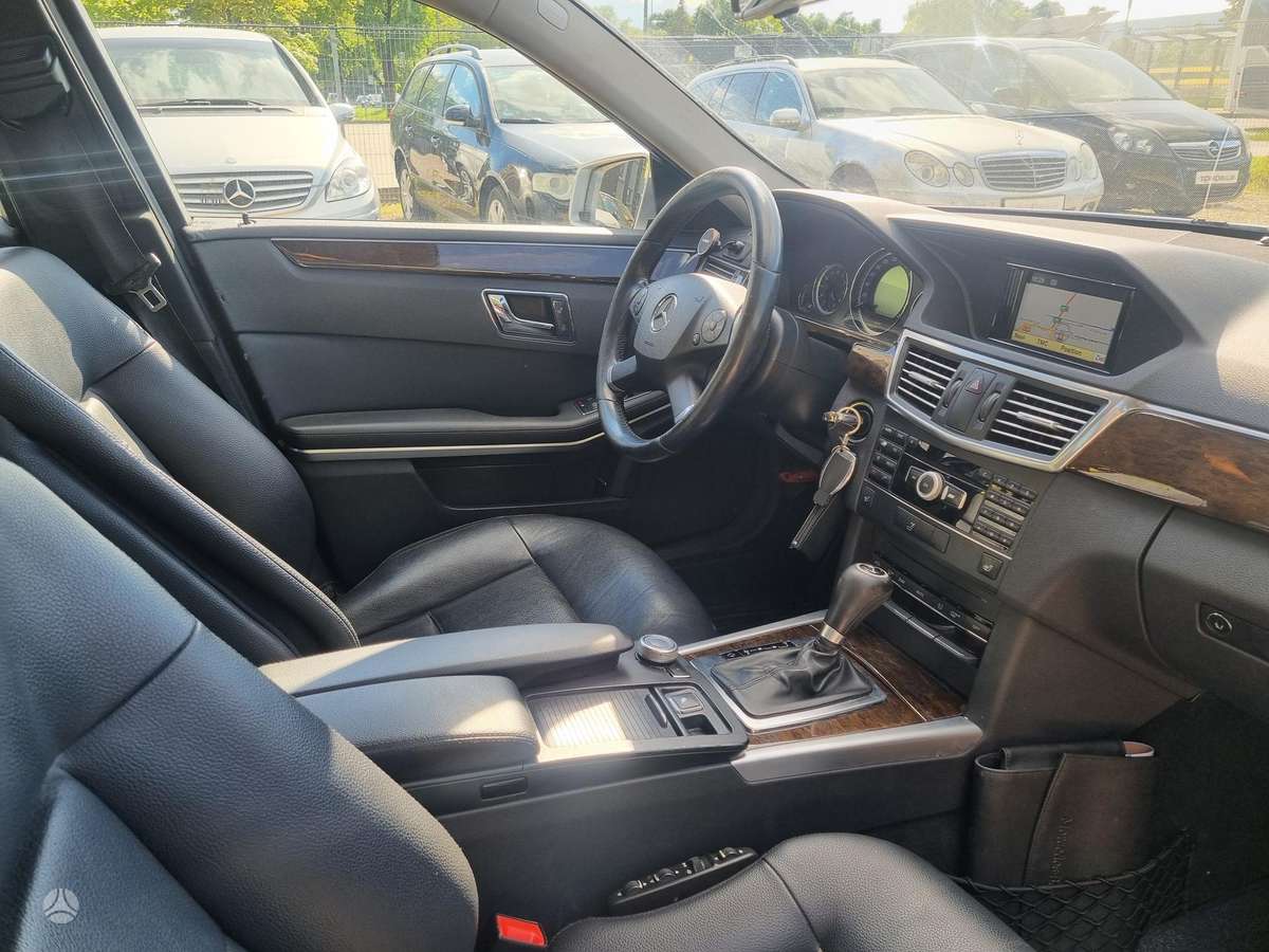 Mercedes-Benz E200, 2.2 l., Седан