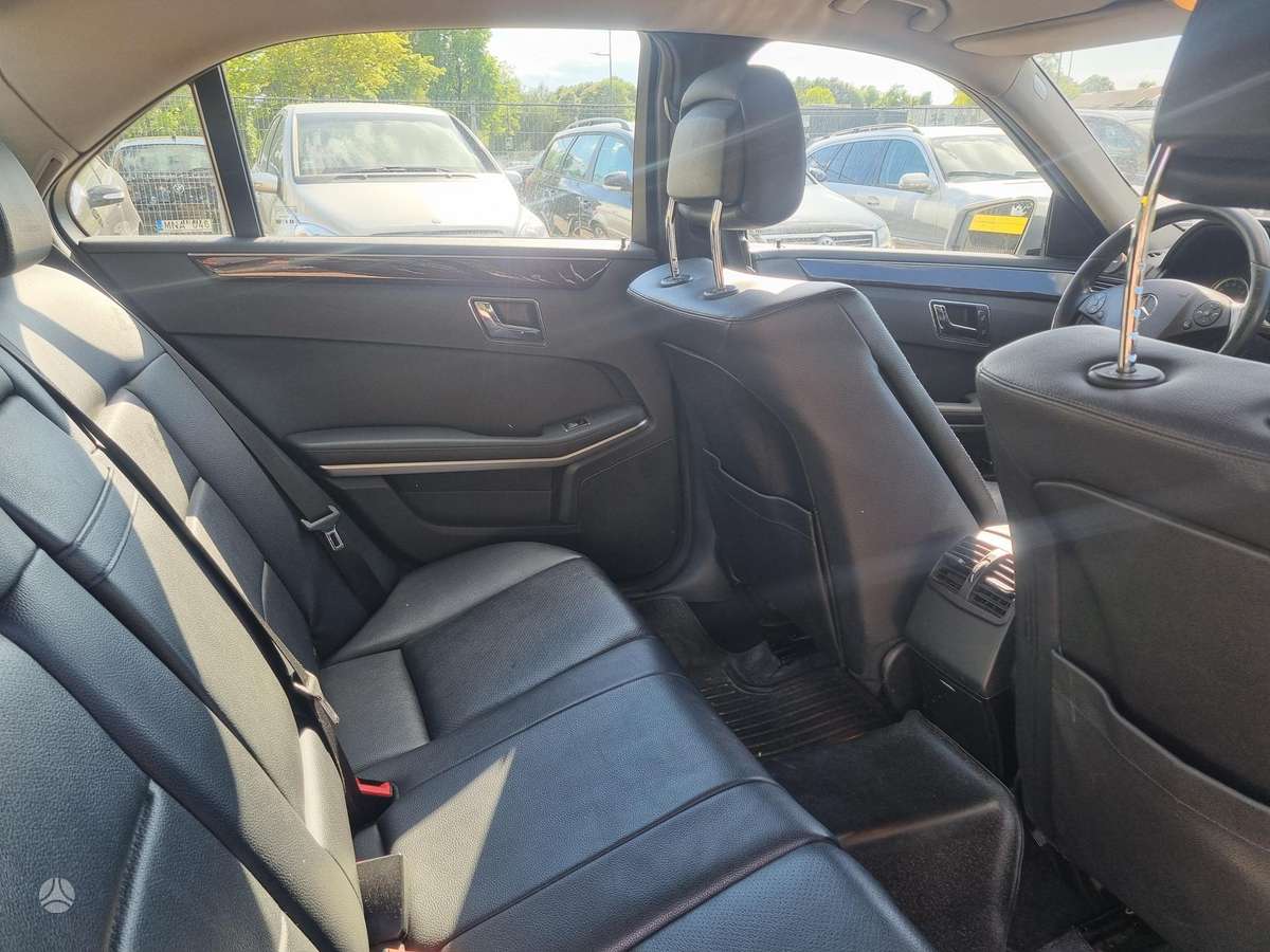 Mercedes-Benz E200, 2.2 l., Седан