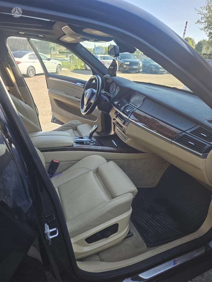 BMW X5, 4.4 l., Внедорожник / Кроссовер