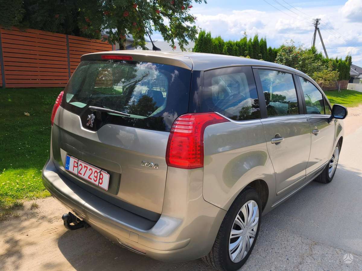Peugeot 5008 - 8