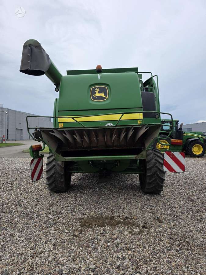 John Deere T670, kombainai