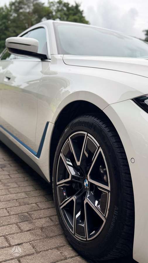 BMW i4, 84 kWh, coupe