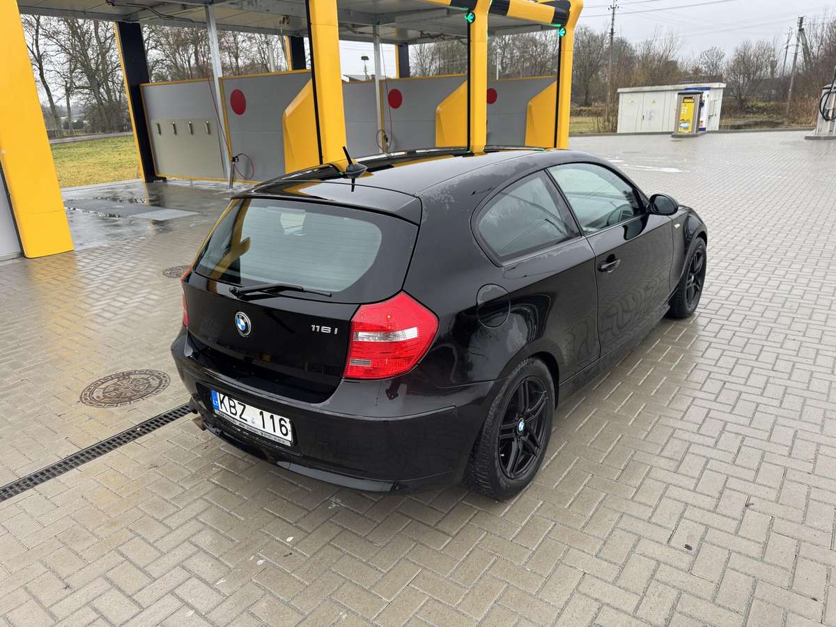 BMW 120, 2.0 l., hatchback