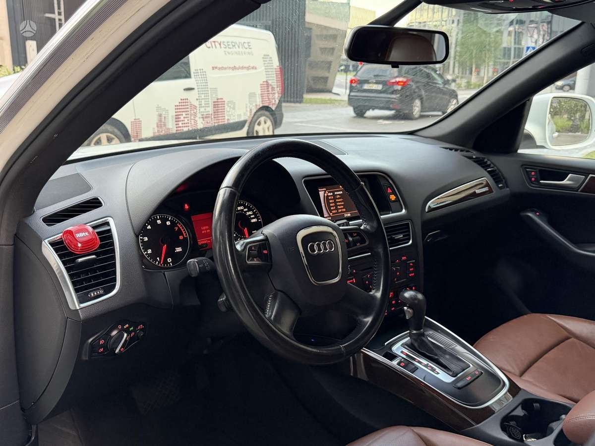 Audi Q5, 2.0 l., Внедорожник / Кроссовер