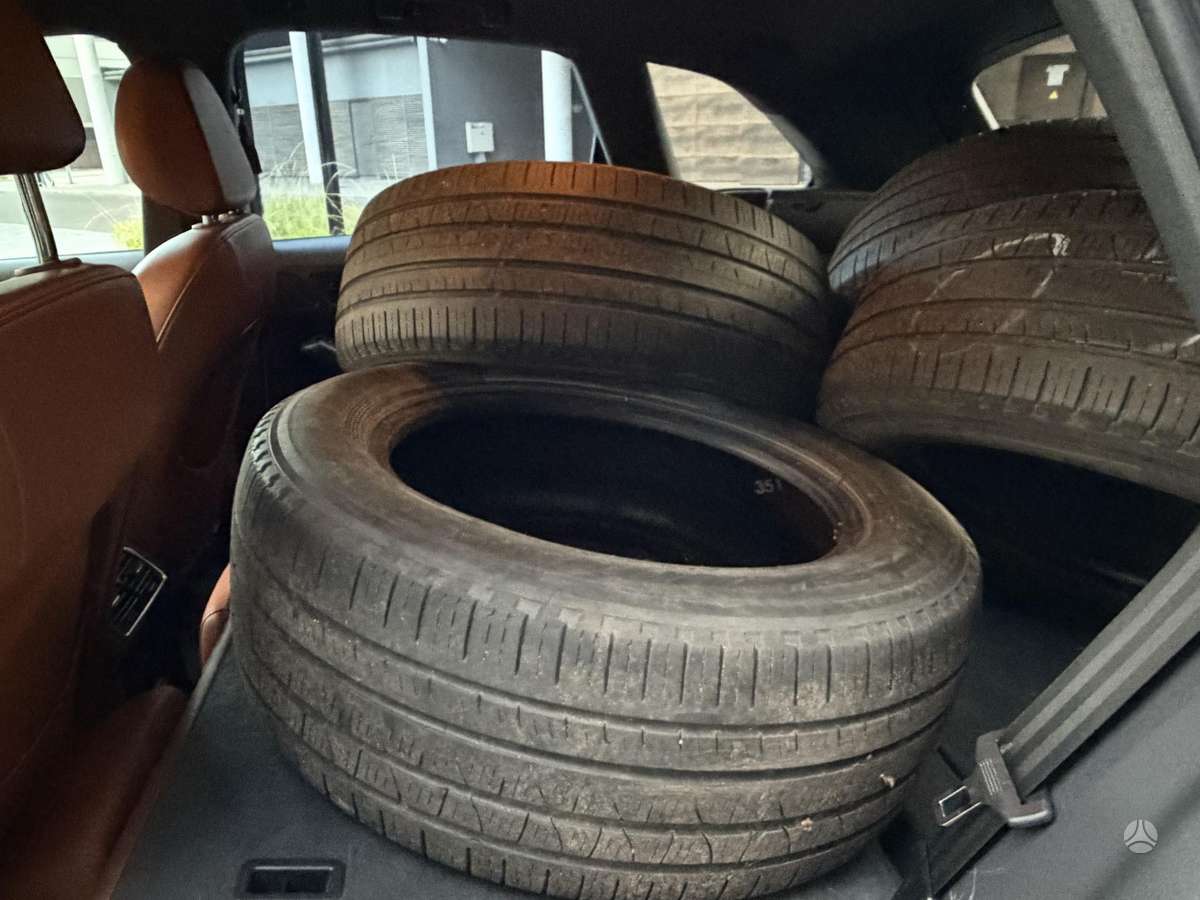 Audi Q5, 2.0 l., off-road / crossover