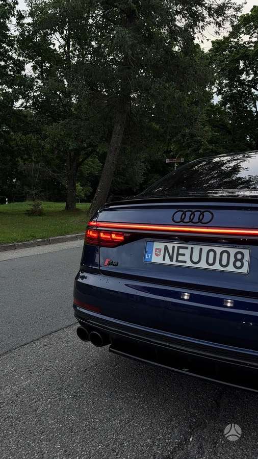 Audi A8, 4.0 l., sedanas