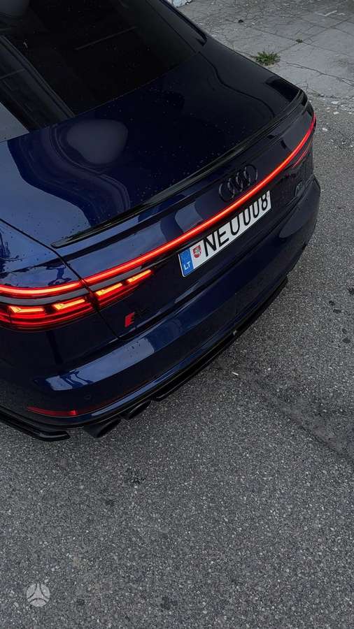 Audi A8, 4.0 l., saloon / sedan