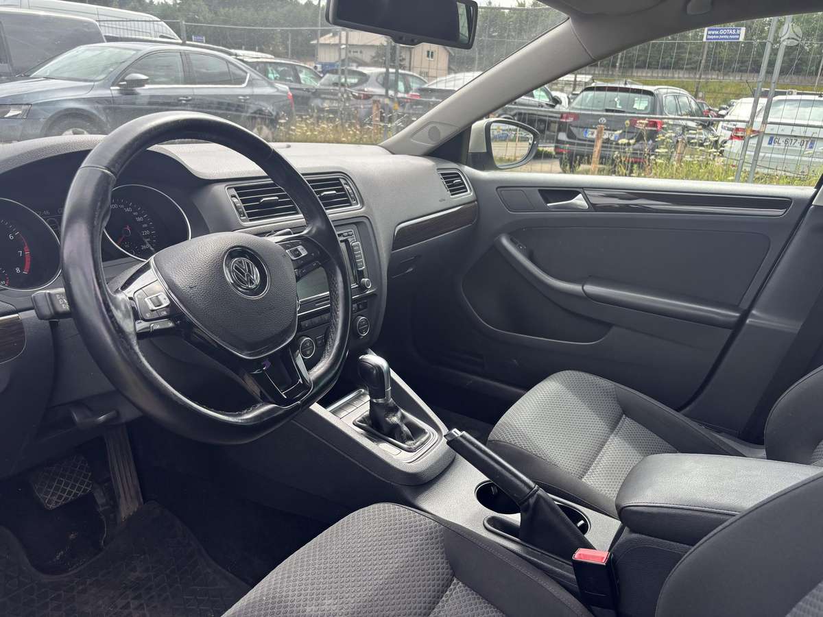 Volkswagen Jetta - 6