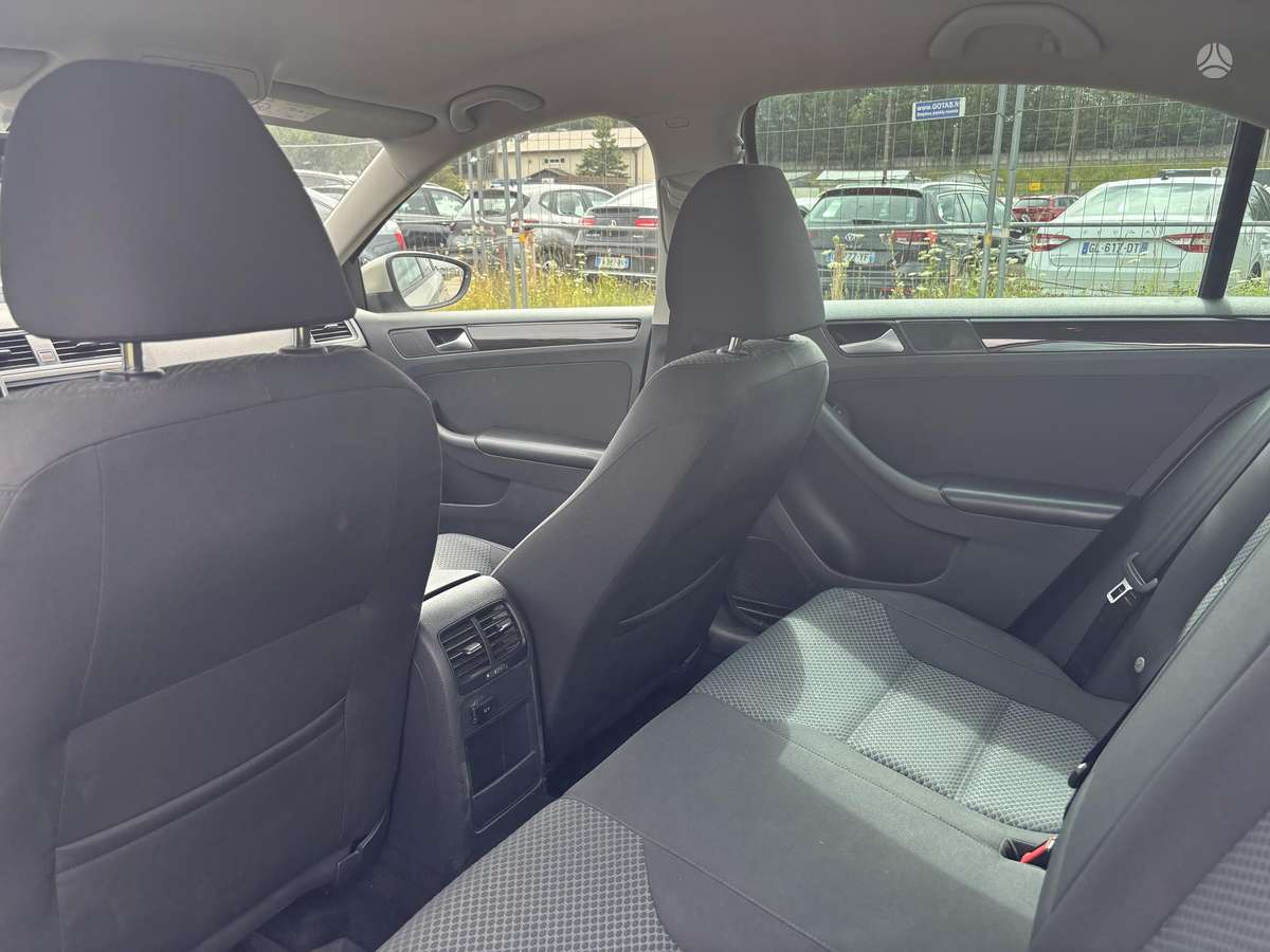 Volkswagen Jetta - 9