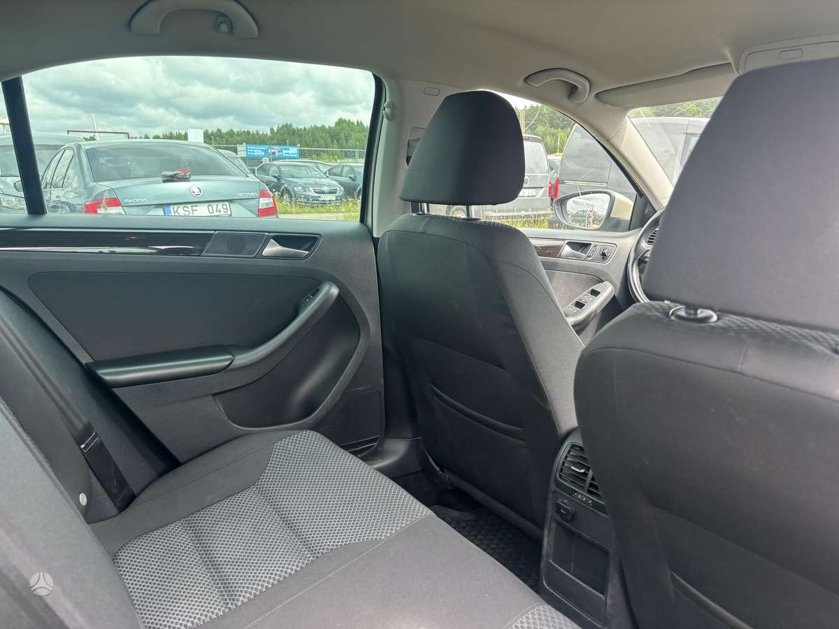 Volkswagen Jetta - 10