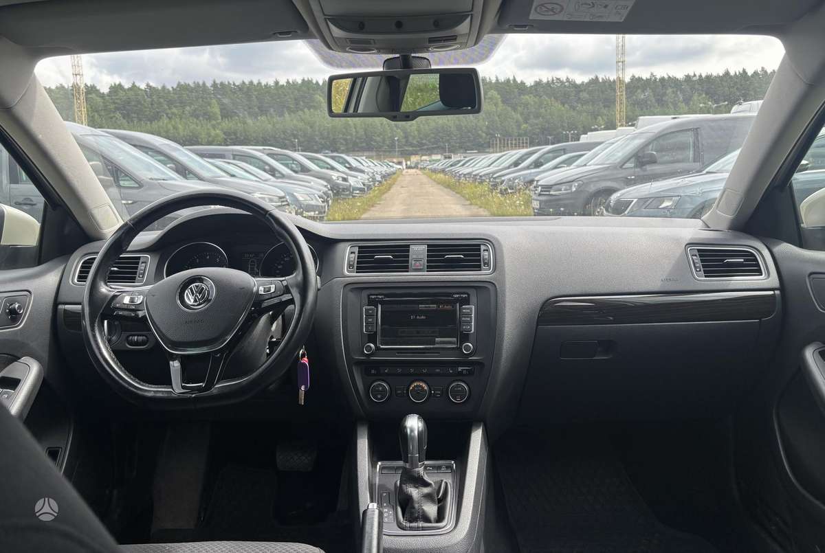 Volkswagen Jetta - 7