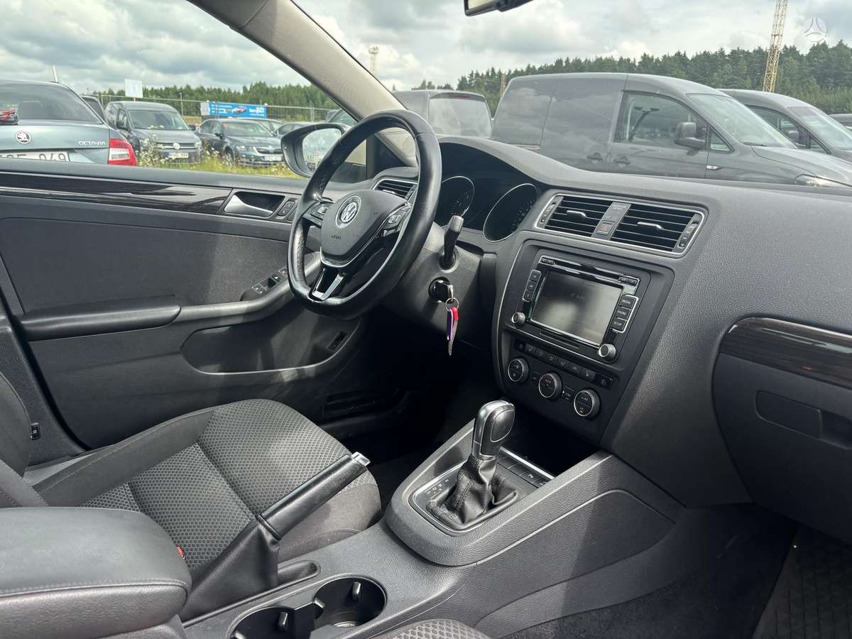 Volkswagen Jetta - 8