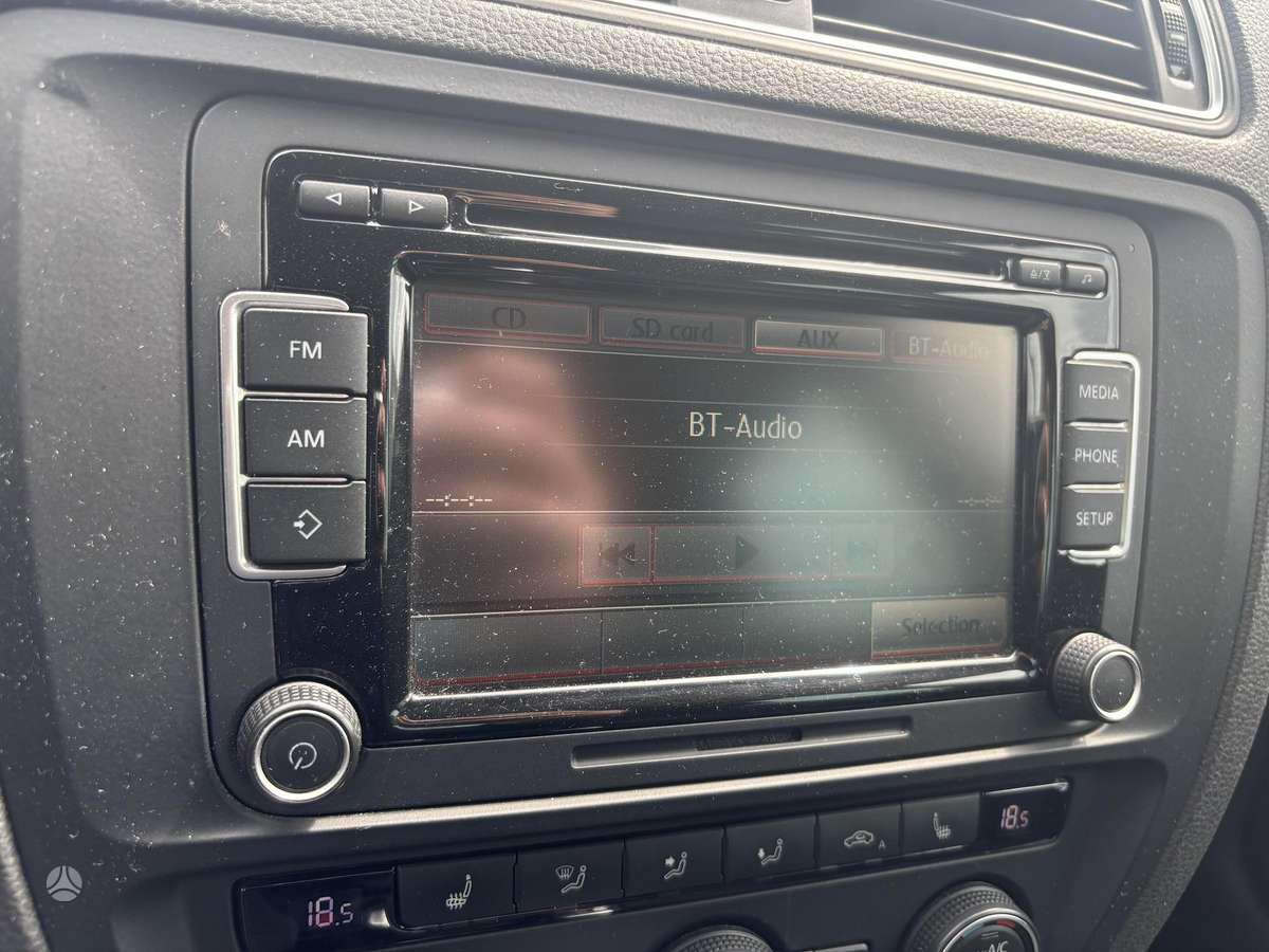 Volkswagen Jetta - 11
