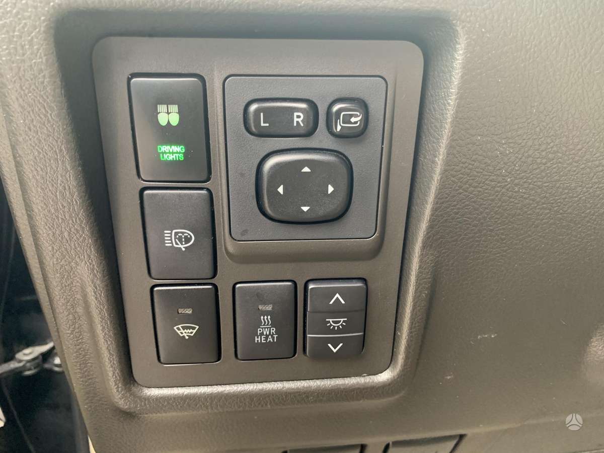 Toyota Land Cruiser - 12