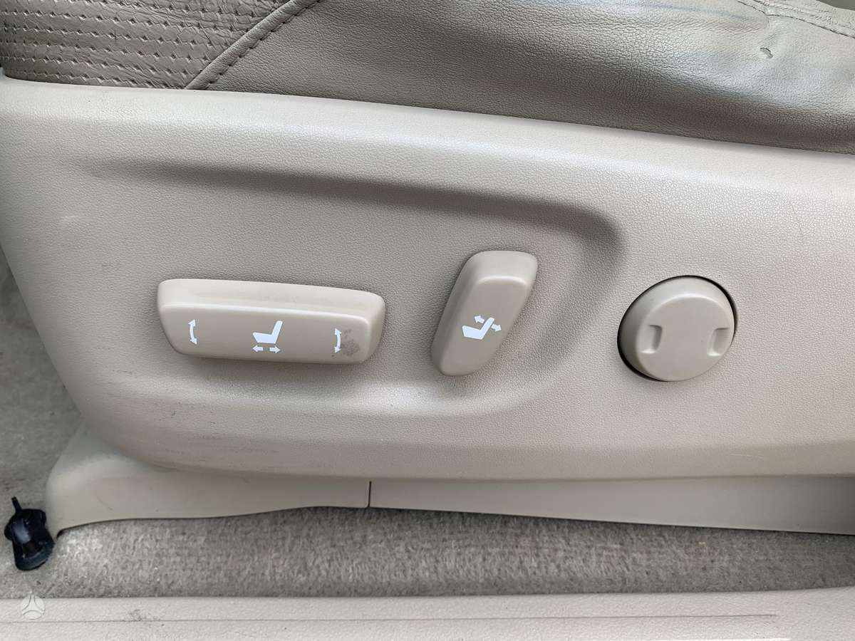 Toyota Land Cruiser - 9