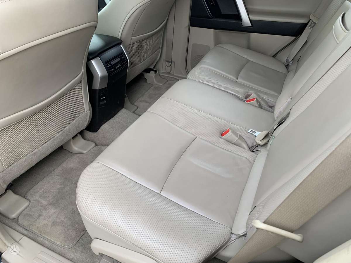 Toyota Land Cruiser - 10