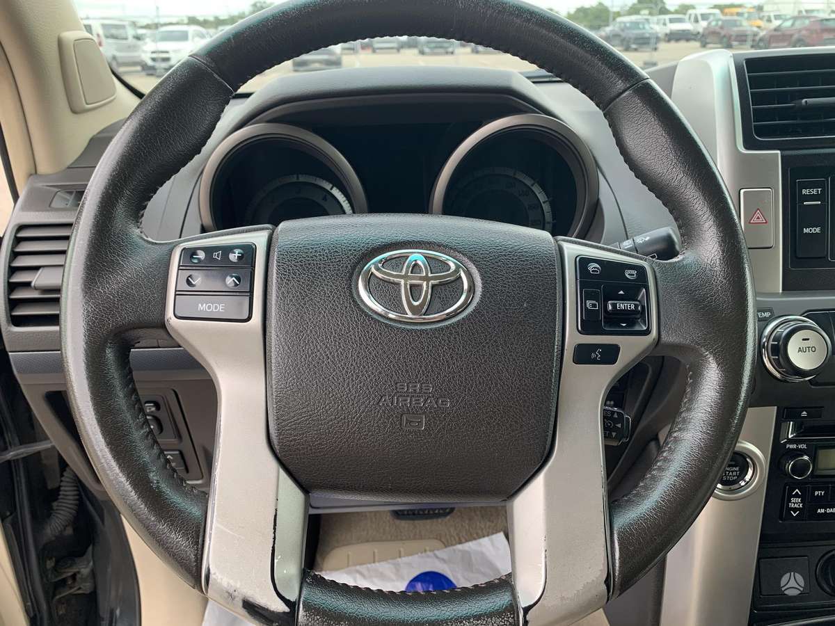 Toyota Land Cruiser - 11