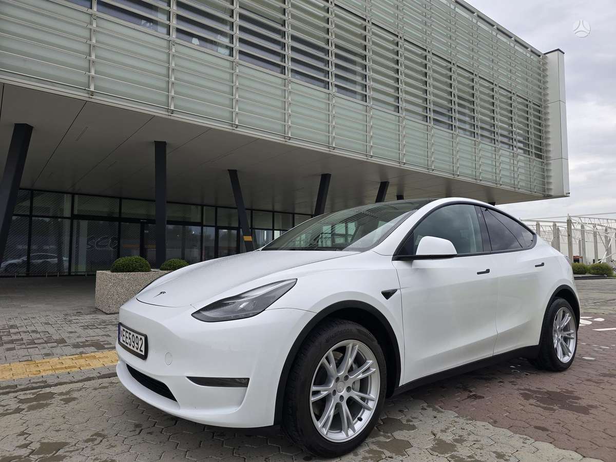 Tesla Model Y, 82 kWh, off-road / crossover