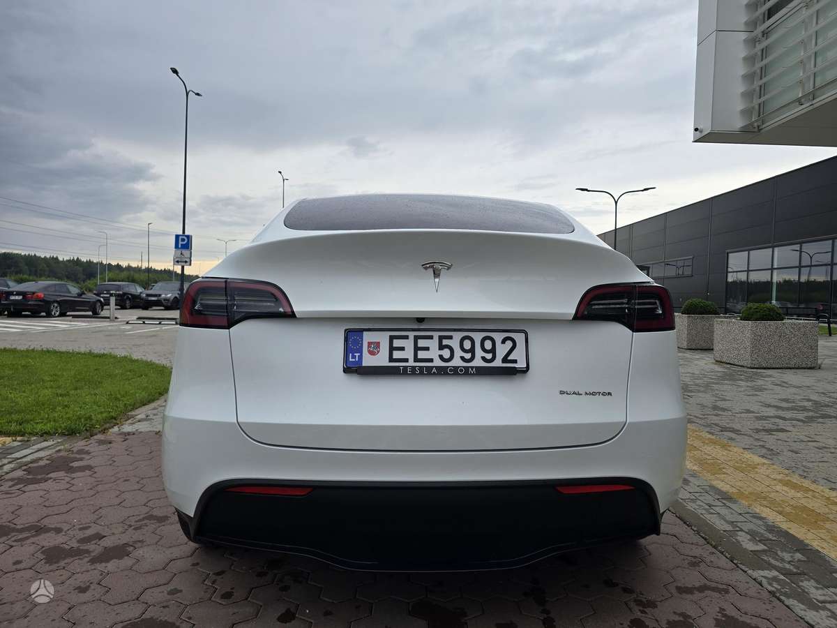 Tesla Model Y, 82 kWh, off-road / crossover
