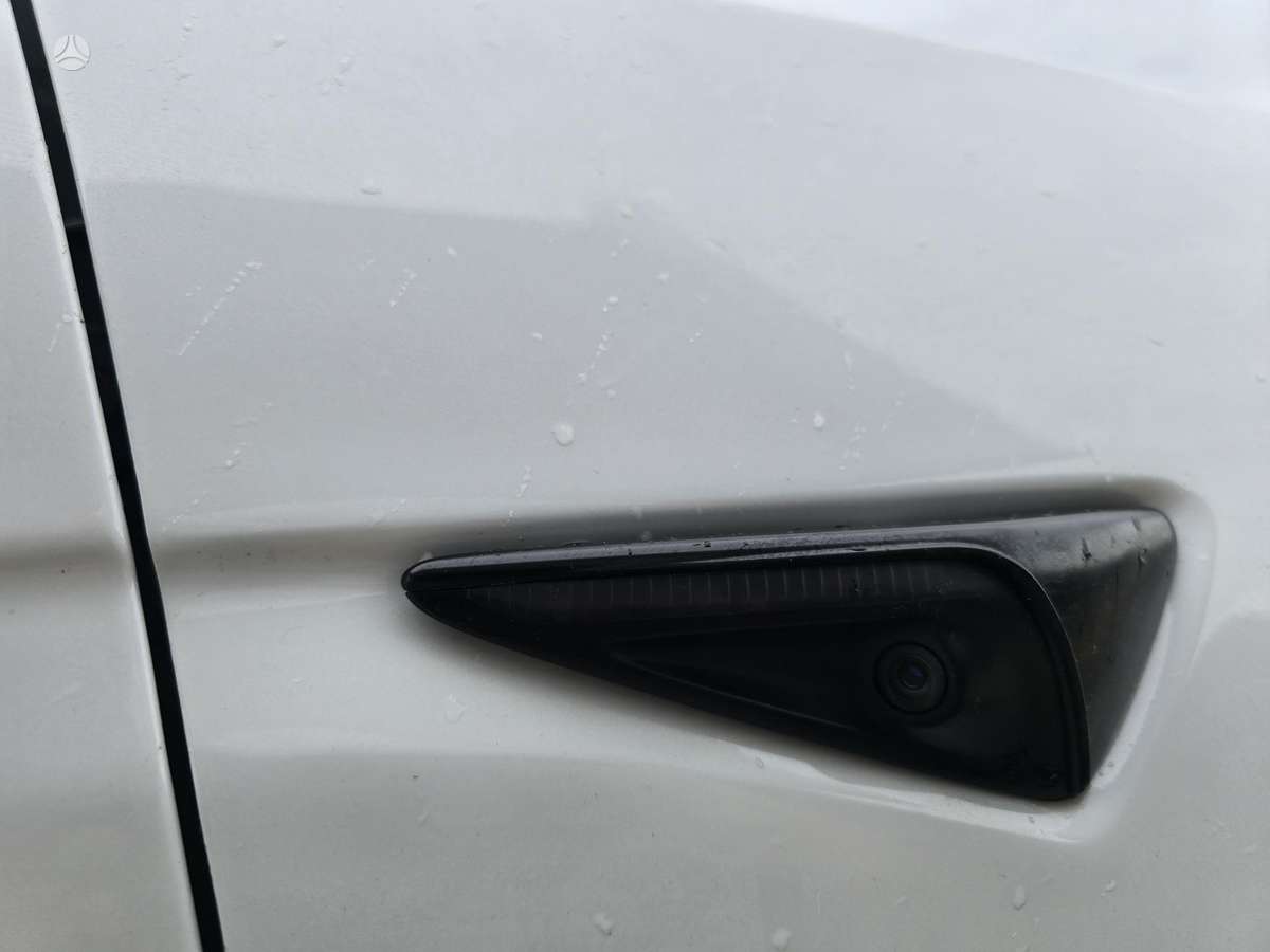 Tesla Model Y, 82 kWh, off-road / crossover