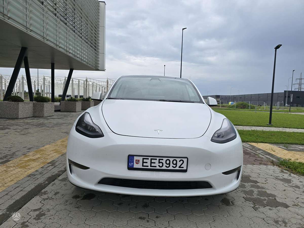 Tesla Model Y, 82 kWh, off-road / crossover