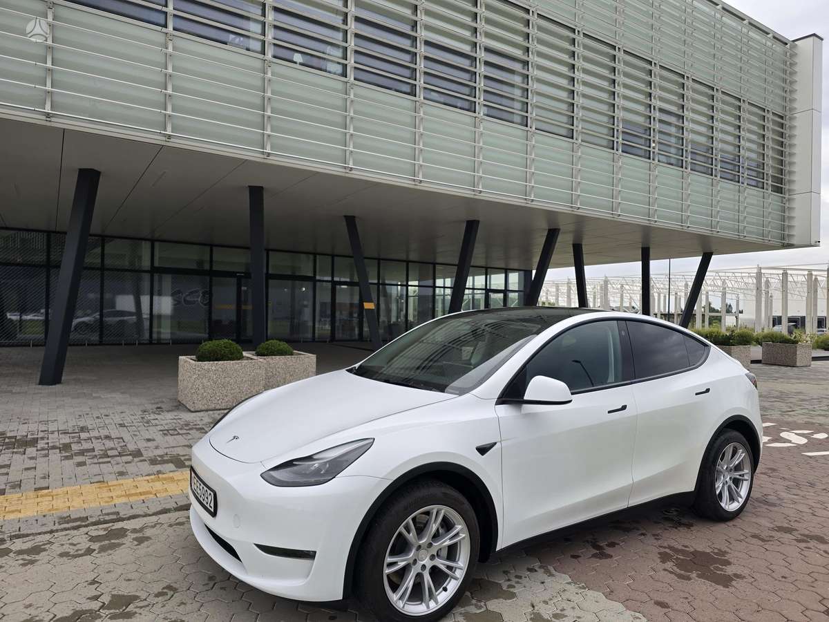 Tesla Model Y, 82 kWh, off-road / crossover