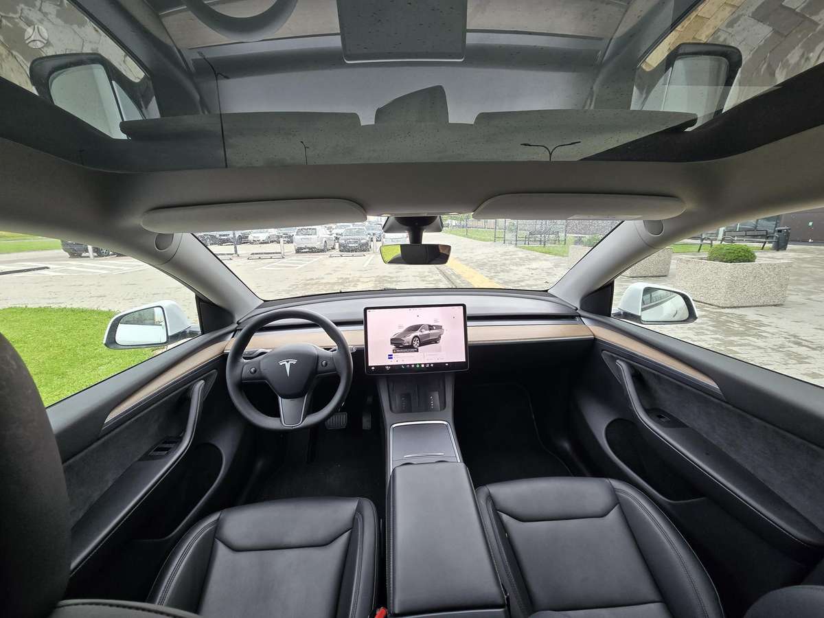 Tesla Model Y, 82 kWh, off-road / crossover