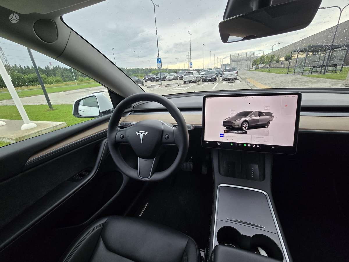 Tesla Model Y, 82 kWh, off-road / crossover