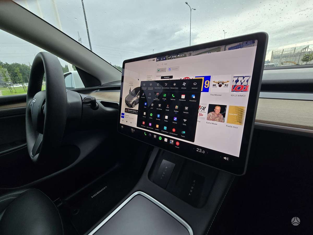 Tesla Model Y, 82 kWh, off-road / crossover