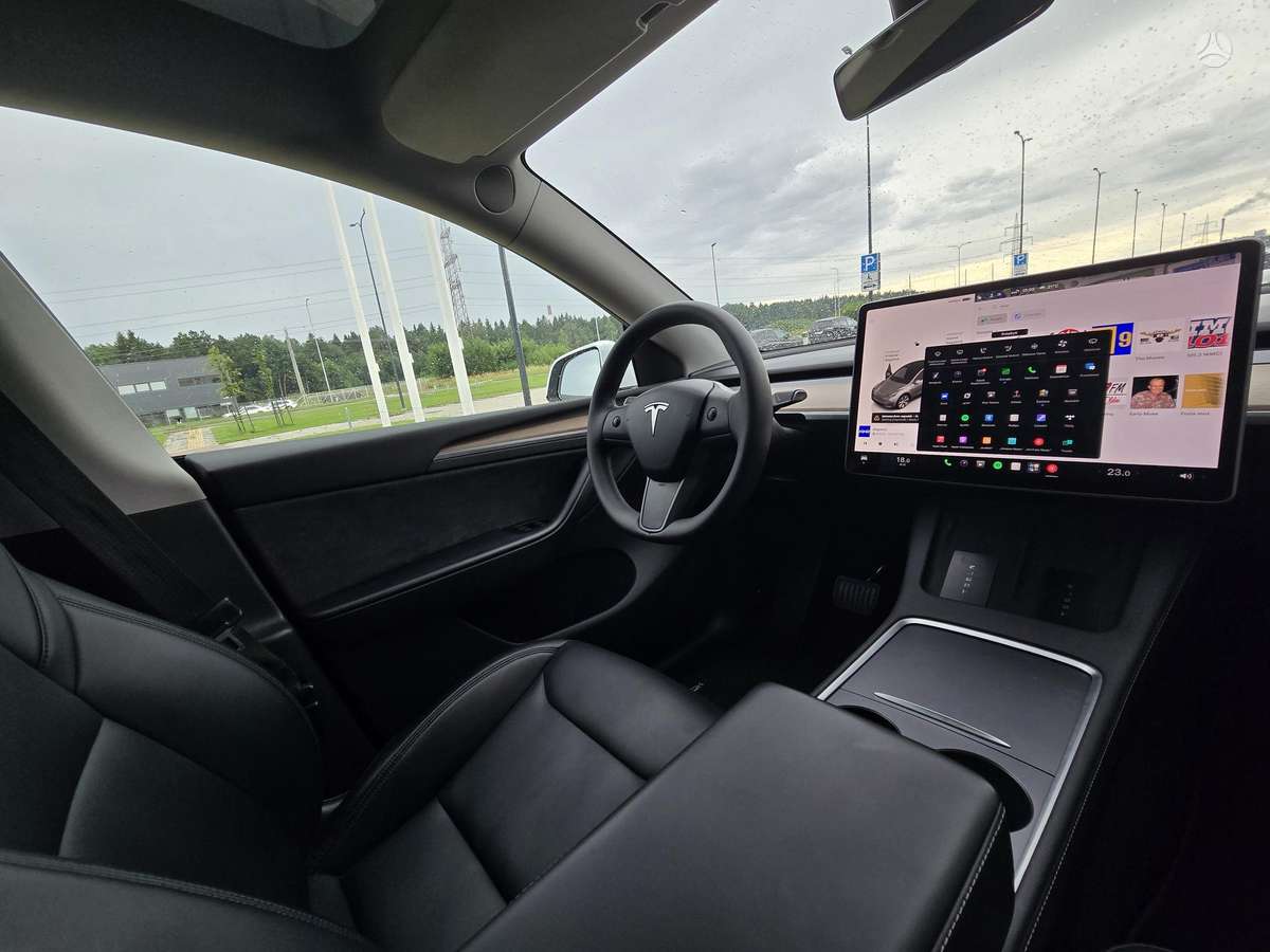 Tesla Model Y, 82 kWh, off-road / crossover