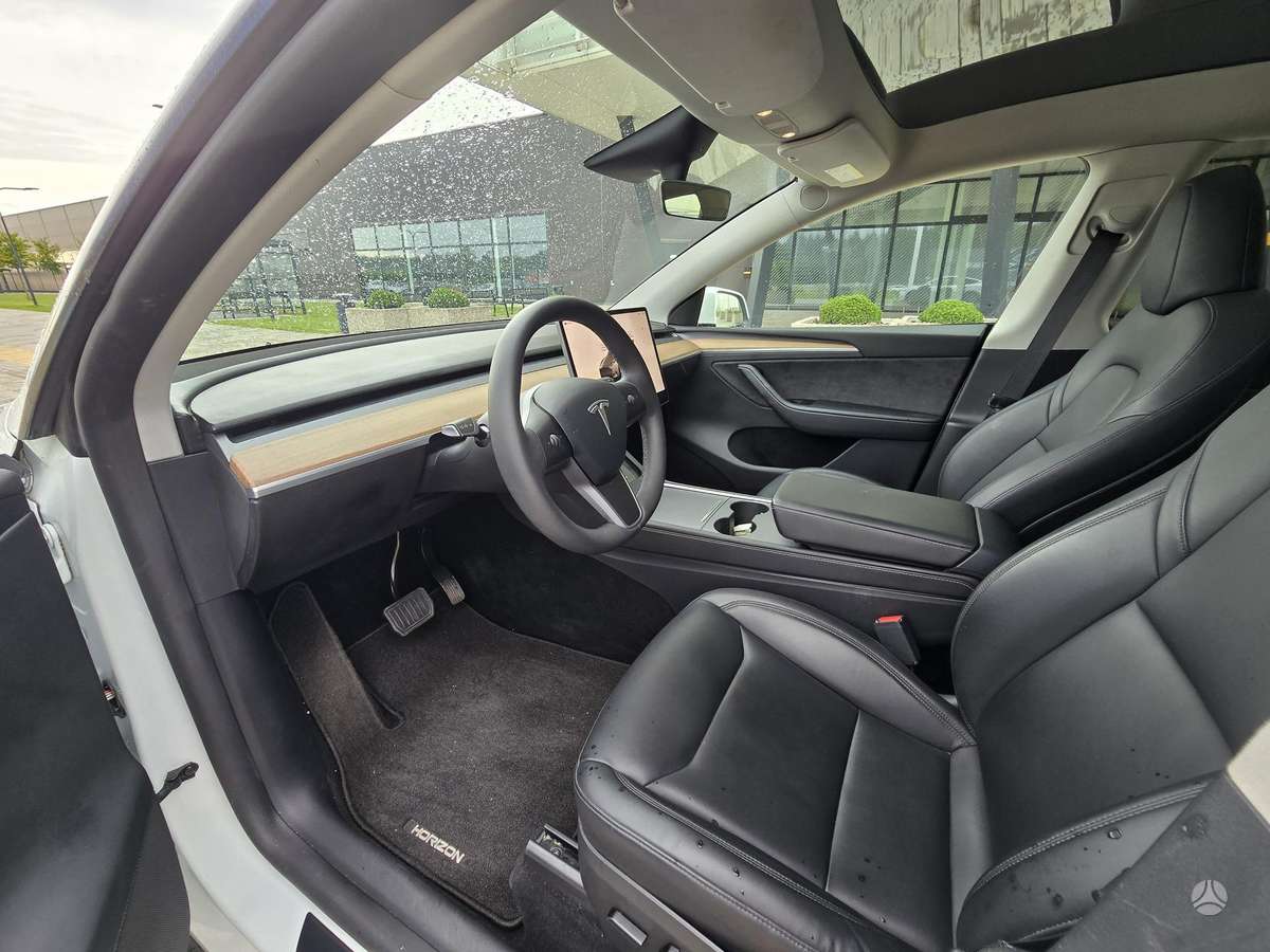 Tesla Model Y, 82 kWh, off-road / crossover
