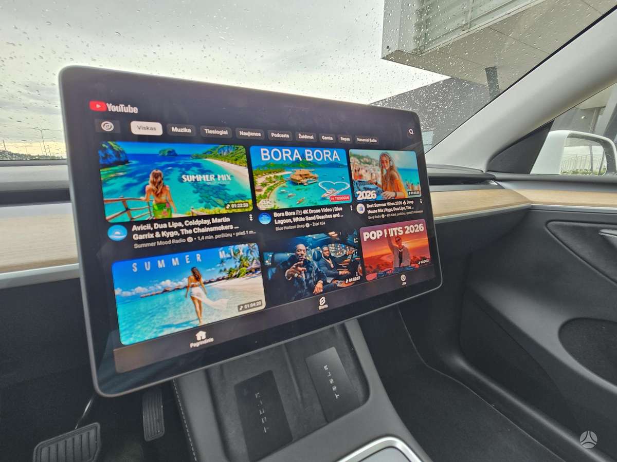 Tesla Model Y, 82 kWh, off-road / crossover