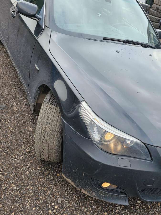 BMW 5 serija dalimis