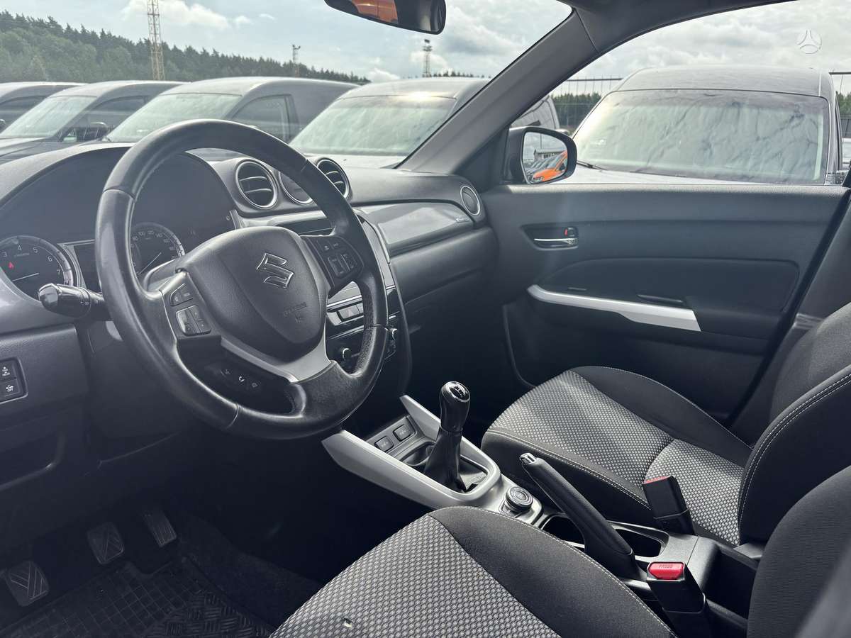 Suzuki Vitara, 1.6 l., off-road / crossover