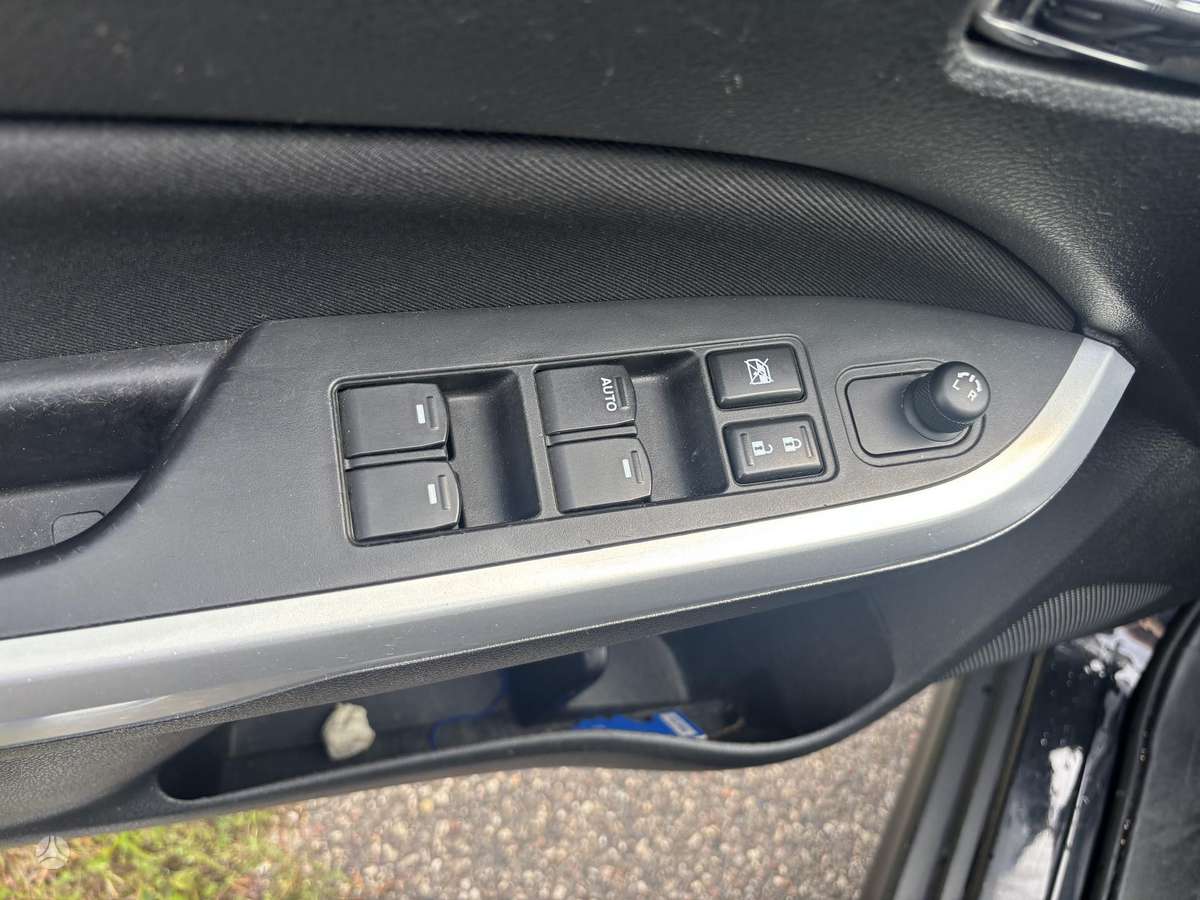 Suzuki Vitara, 1.6 l., off-road / crossover