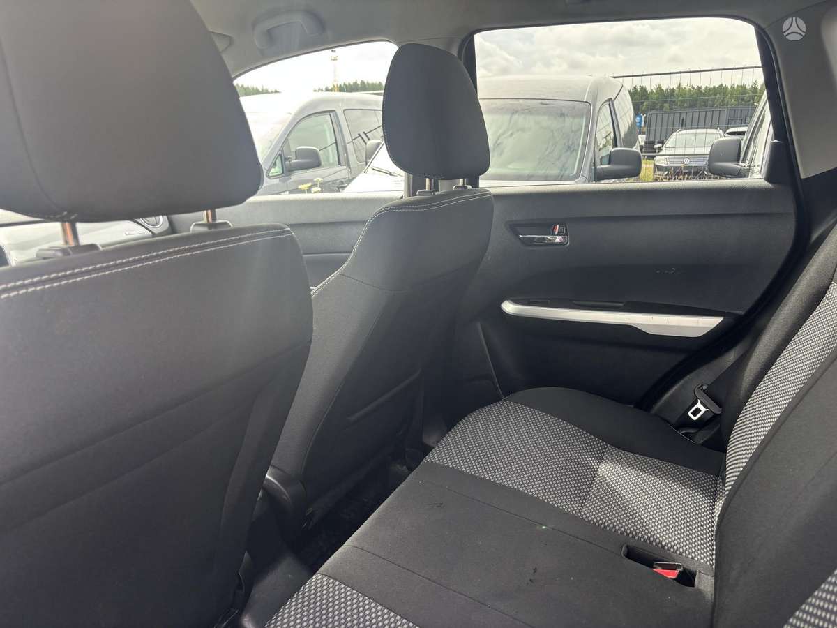 Suzuki Vitara, 1.6 l., off-road / crossover